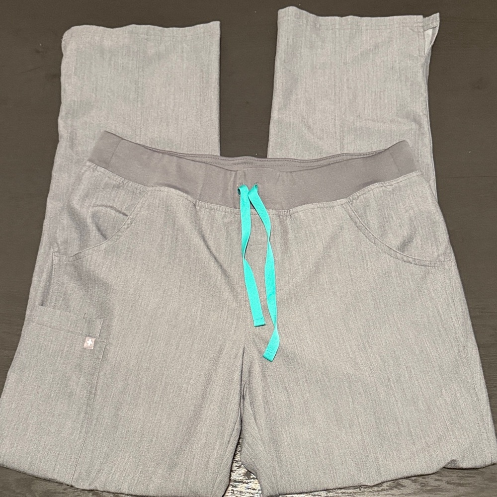 Figs Kade cargo scrub pants in graphite